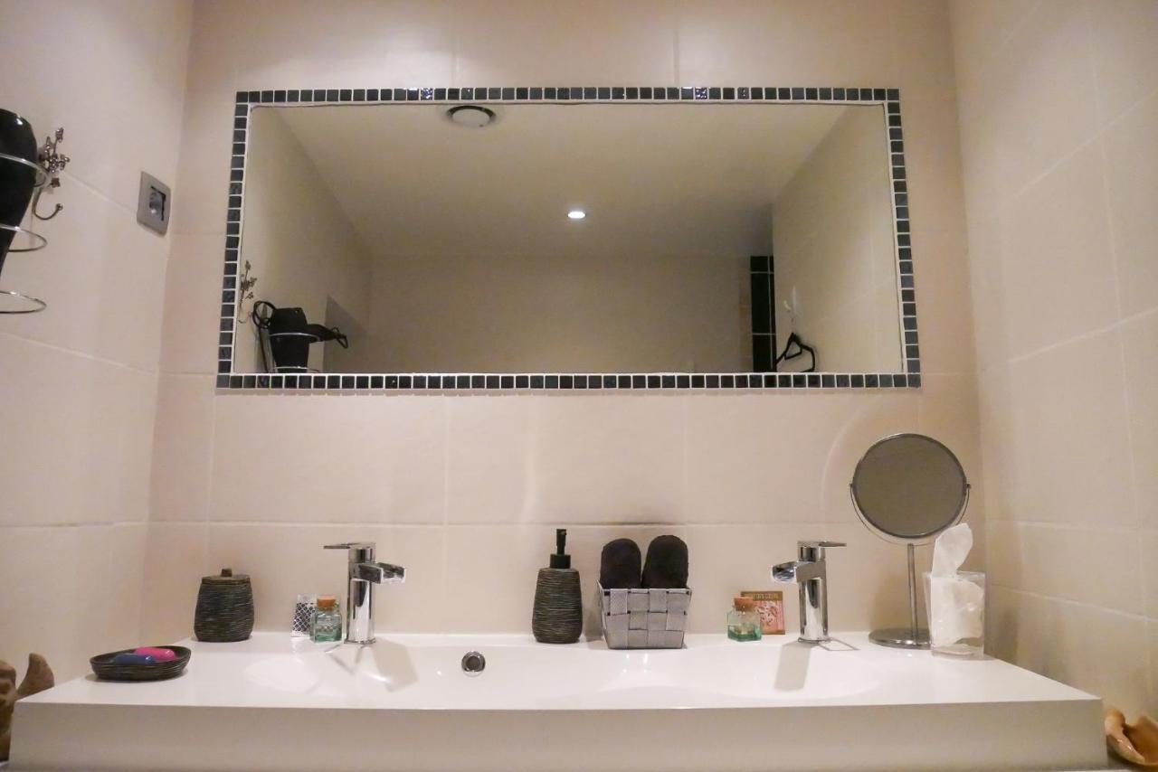 Le Studio - La Roquebrussanne Apartment ภายนอก รูปภาพ